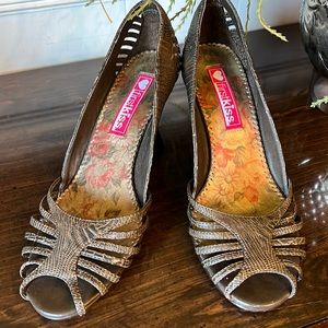 FIRST KISS Taupe Snakeskin Pattern - Size 7.5
